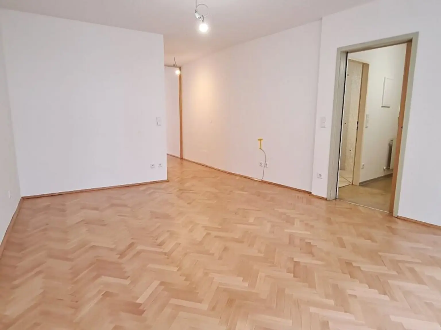 BUCHENGASSE, U1-NÄHE, 57 m2 Neubau mit 10 m2 Terrasse, 2 Zimmer, Komplettküche, Wannenbad, Parketten, 1. Liftstock
