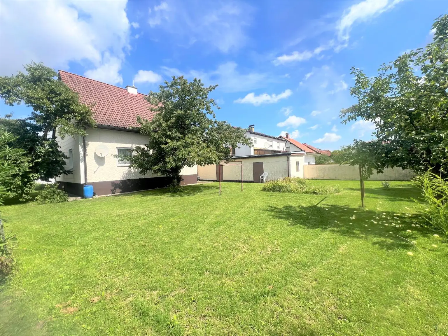SEHR GEPFLEGTES HAUS IN SCHÖNER LAGE