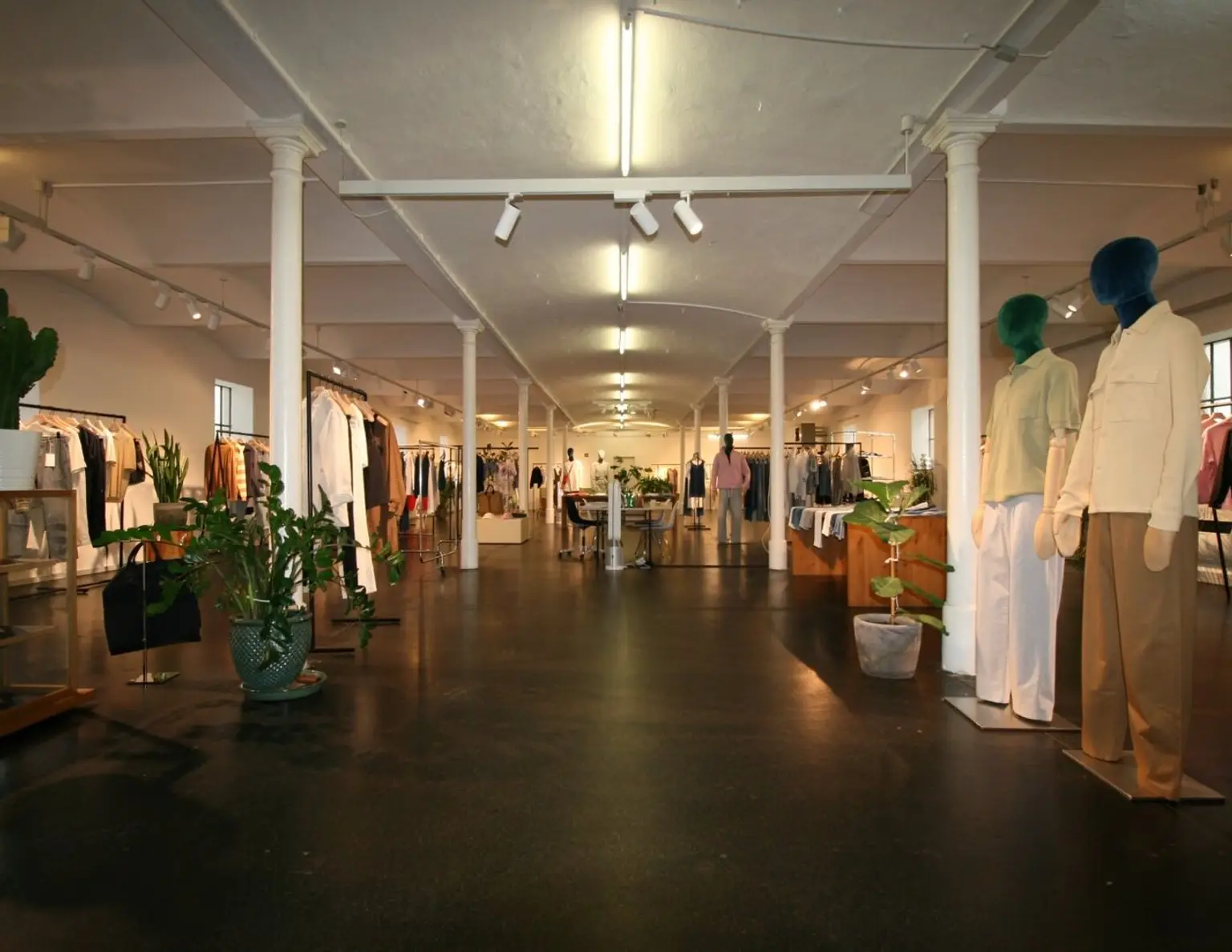 Ausstellungsfläche / Büro mit großzügigen Lagerflächen in Salzburg Nord