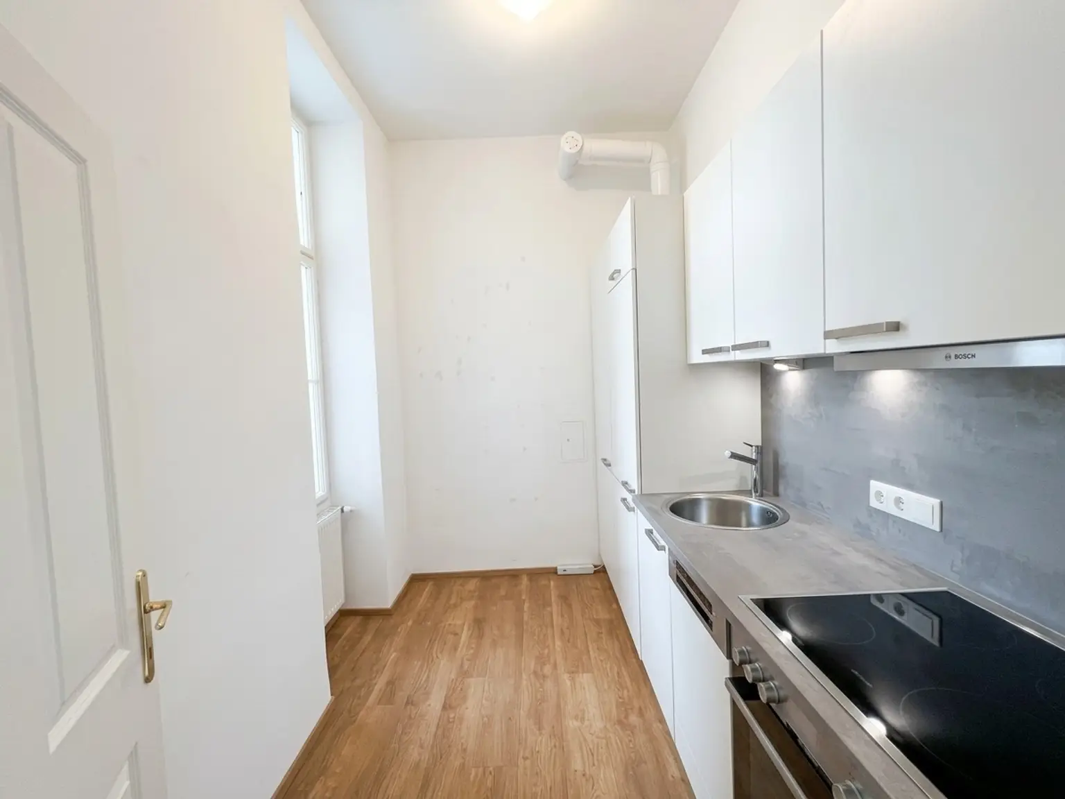 UNBEFRISTET und TOP LAGE: Schöne 2-Zimmer-Altbauwohnung
