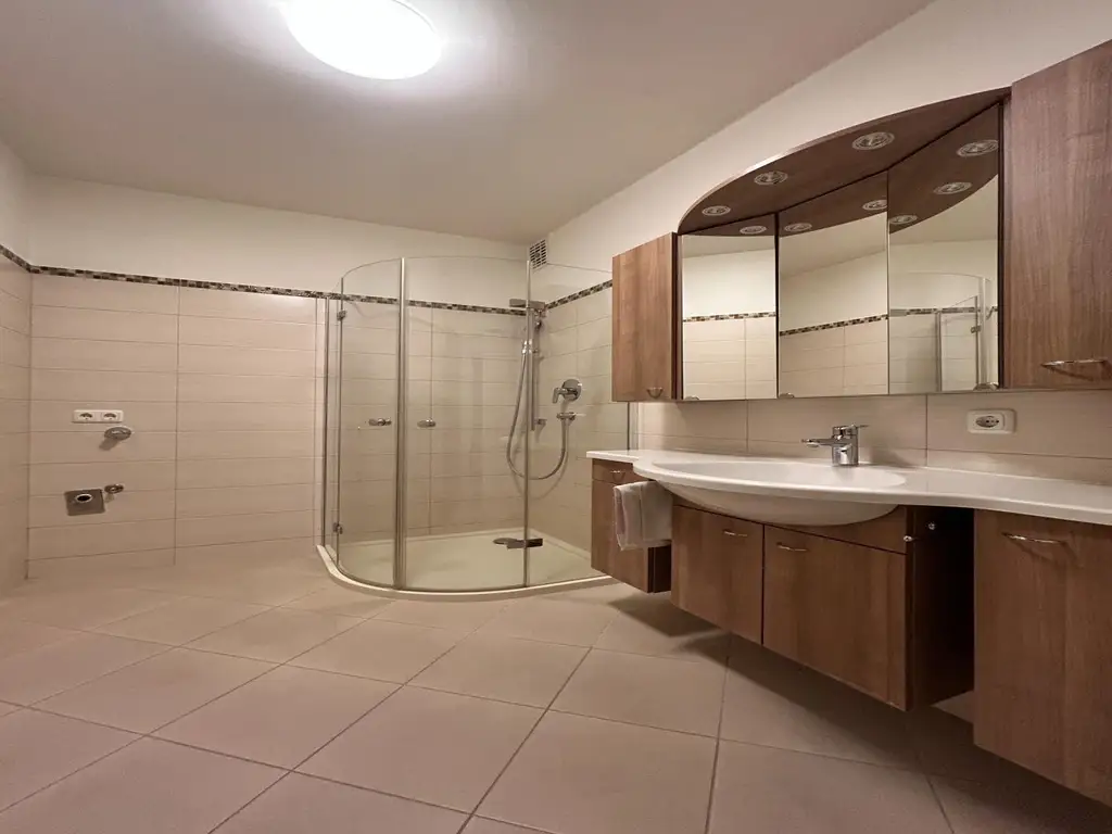 Möblierte 2 Zimmerwohnung inkl. Garagenstellplatz