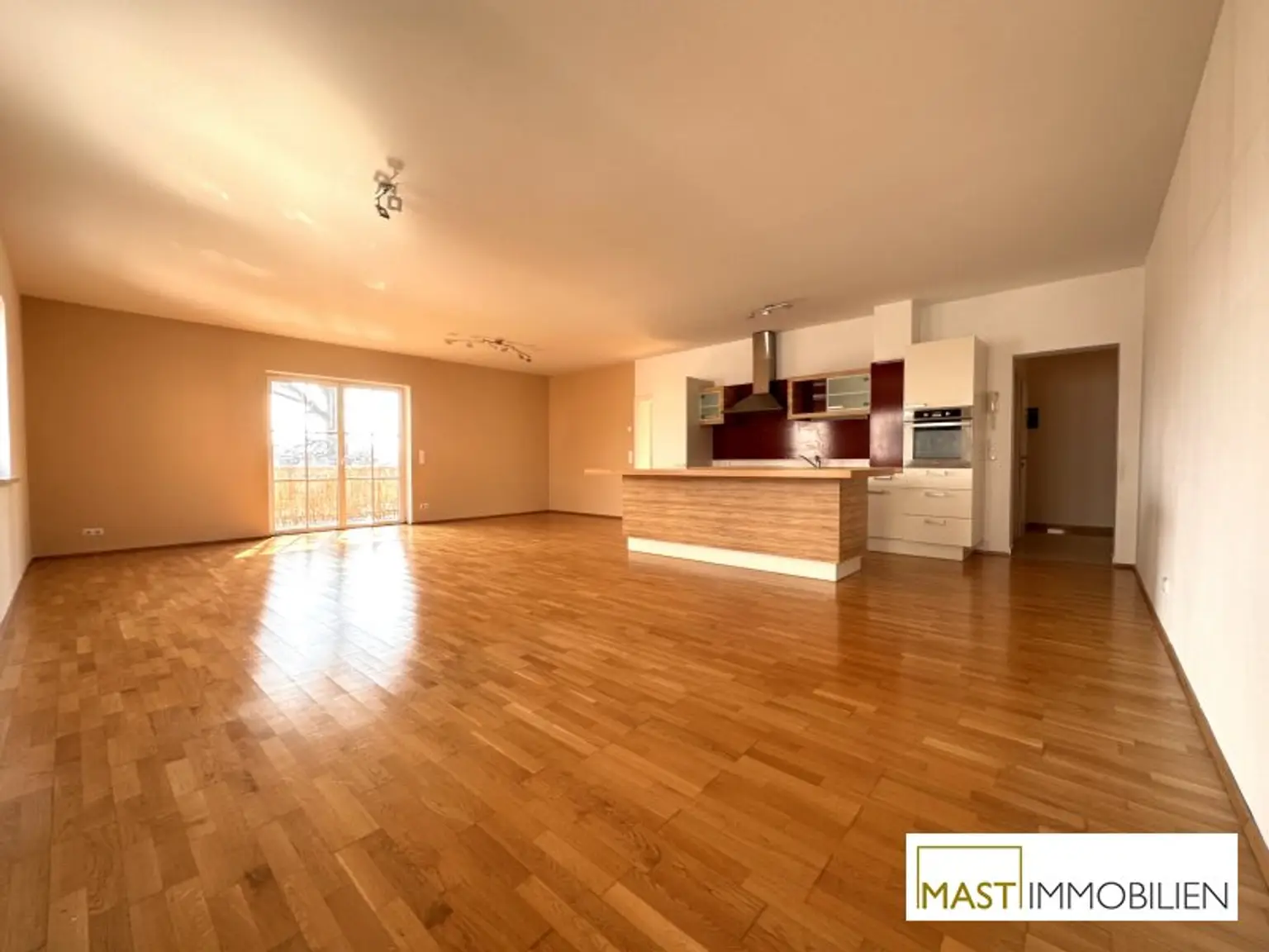 Optimal aufgeteilte 4 - Zimmer Wohnung inkl. Einbauküche & Balkon in Guntramsdorf