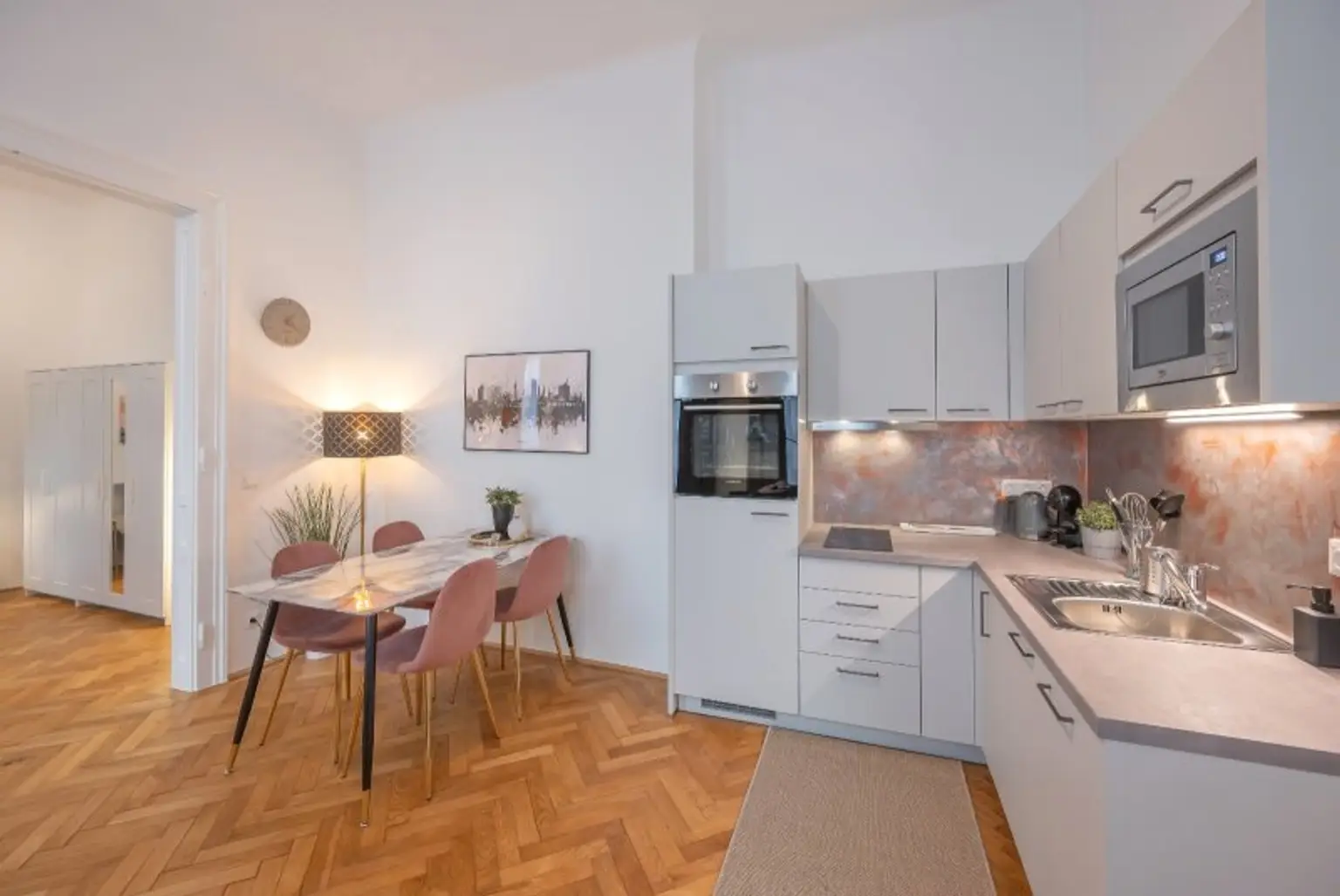 Altbau-Cityapartment komplett hofseitig & ruhig – sofort bezugsfertig | 3 Zimmer