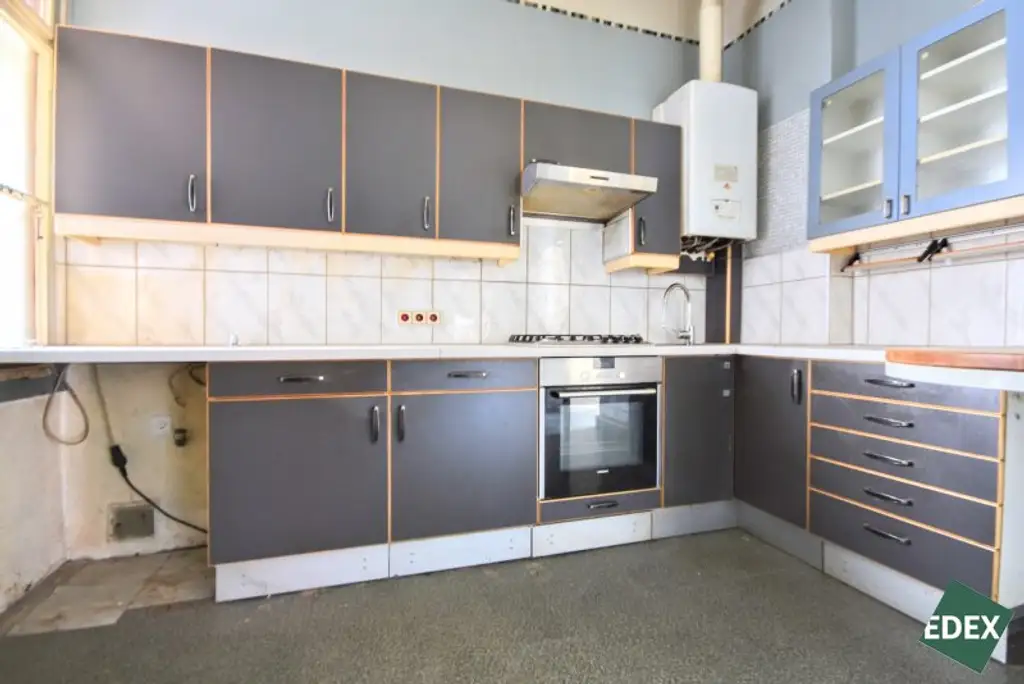 Altbauwohnung mit 56 m² zum Sanieren – ruhige Lage in Favoriten