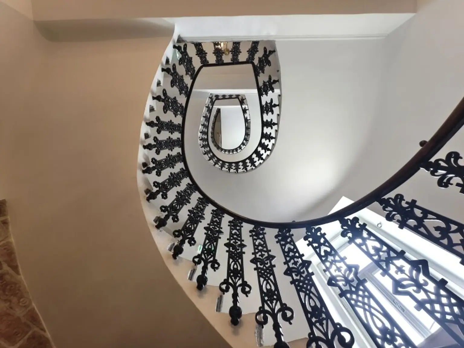 Stilvoll sanierte Altbauwohnung in Toplage – Pilgramgasse, 1050 Wien - U4 Fußläufig