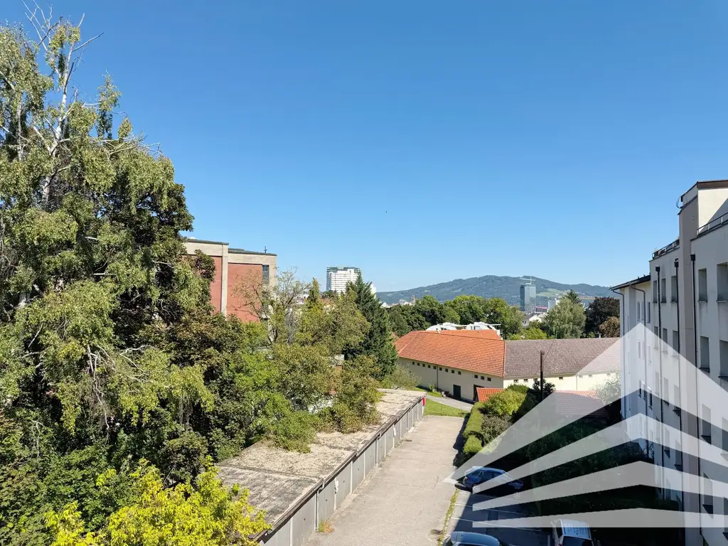 Gepflegte 4 Zimmerwohnung mit Garage und Balkon in bester Lage am Auberg