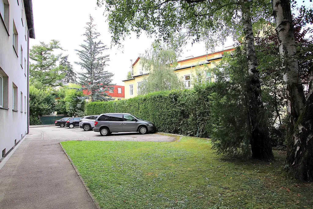 Wohnung mit Eigengarten in Grünruhelage beim Lainzer Tiergarten. Mietpreis inklusive Heizkosten und Warmwasser!