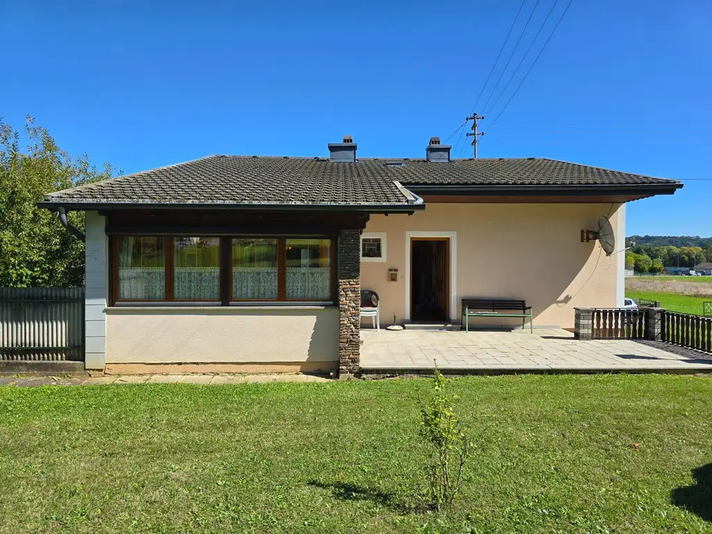 Einfamilienhaus mit Terrasse und Wintergarten