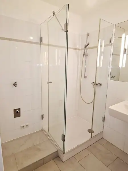 LORYSTRASSE, U3-Nähe, 61 m2 Neubau mit 80 m2 Terrasse, Wohnküche, 1 Zimmer, Duschbad, Parketten, 1. Liftstock