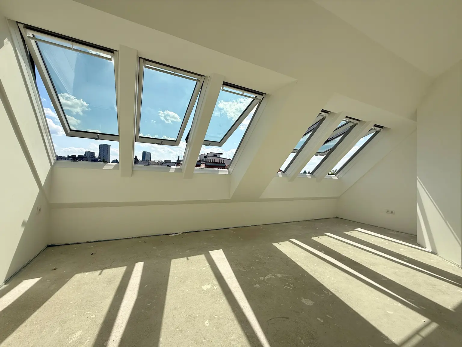 Erstbezug in Fertigstellung I Angrenzend an Arsenal und Sonnenwendviertel I Lift, Außenflächen mit Weitsicht & Innenhoflage I Luftwärmepumpe, Klimaanlage I Schlüsselfertig