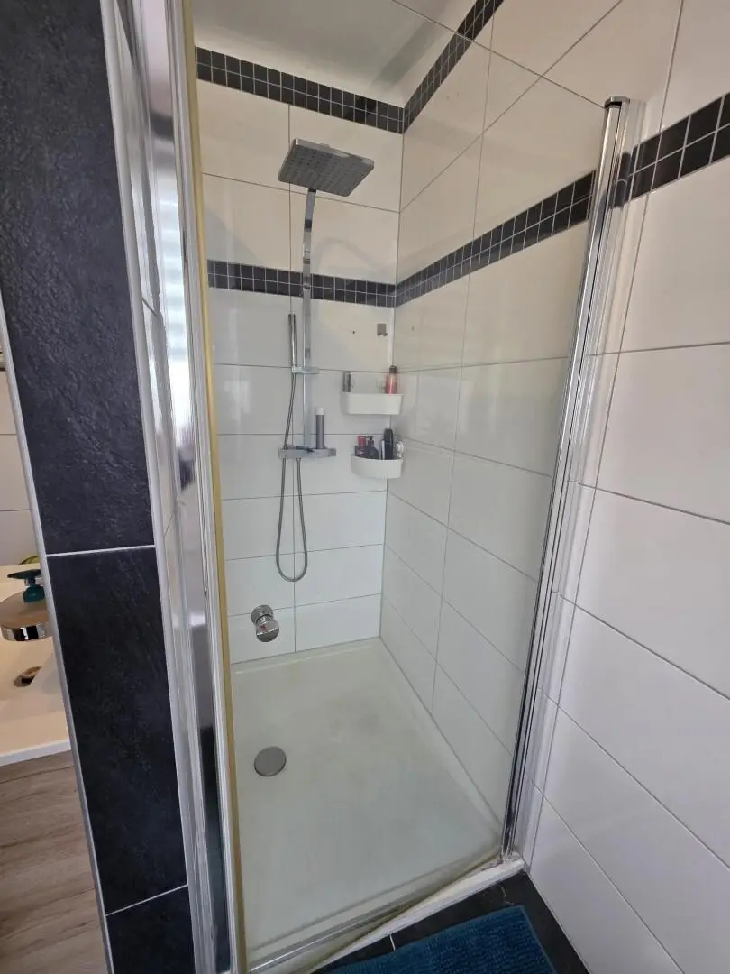 Bad- Dusche