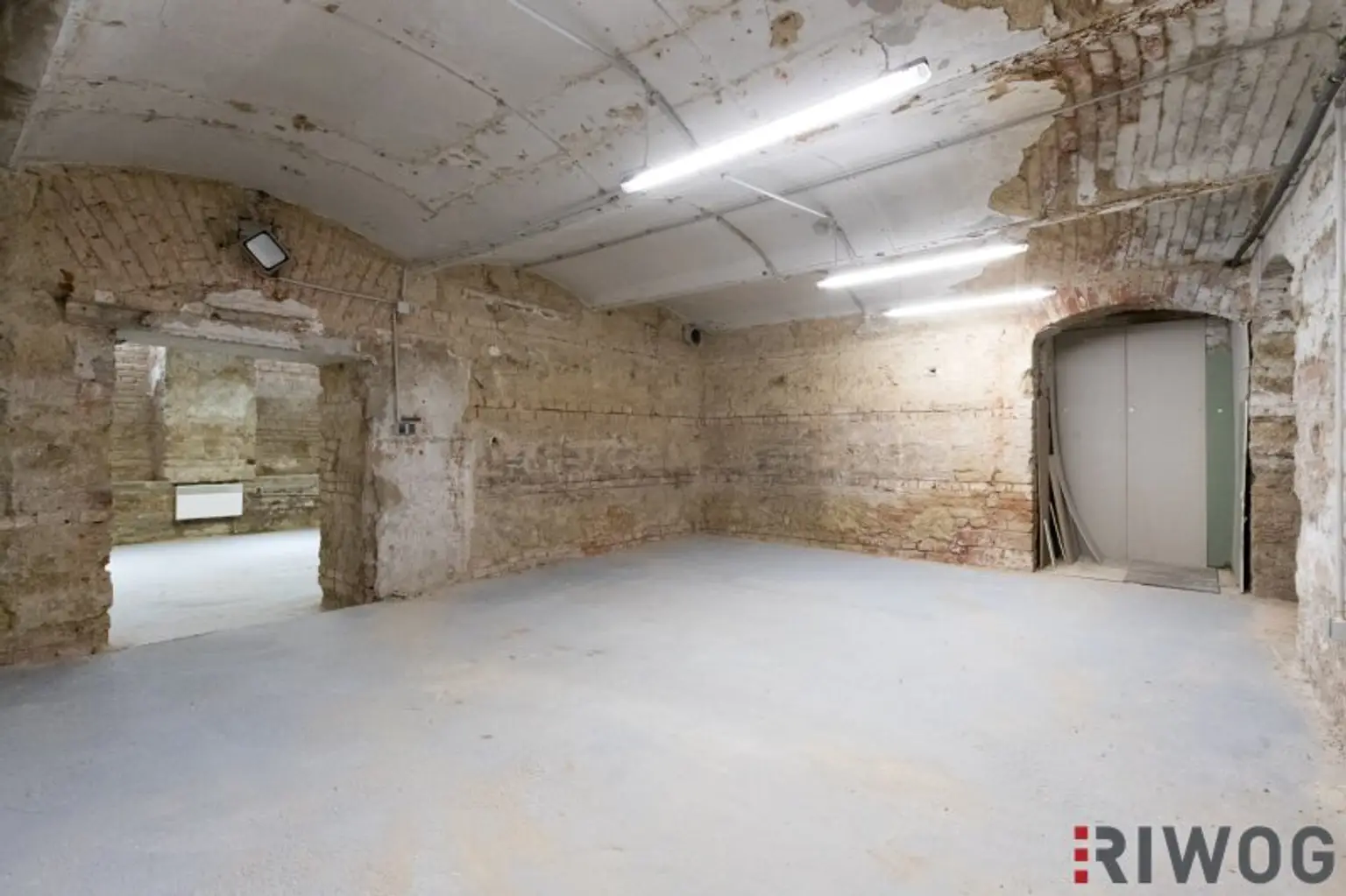 165 m2 Souterrain LAGER in der EMBELGASSE // zugehöriges WC + DUSCHE