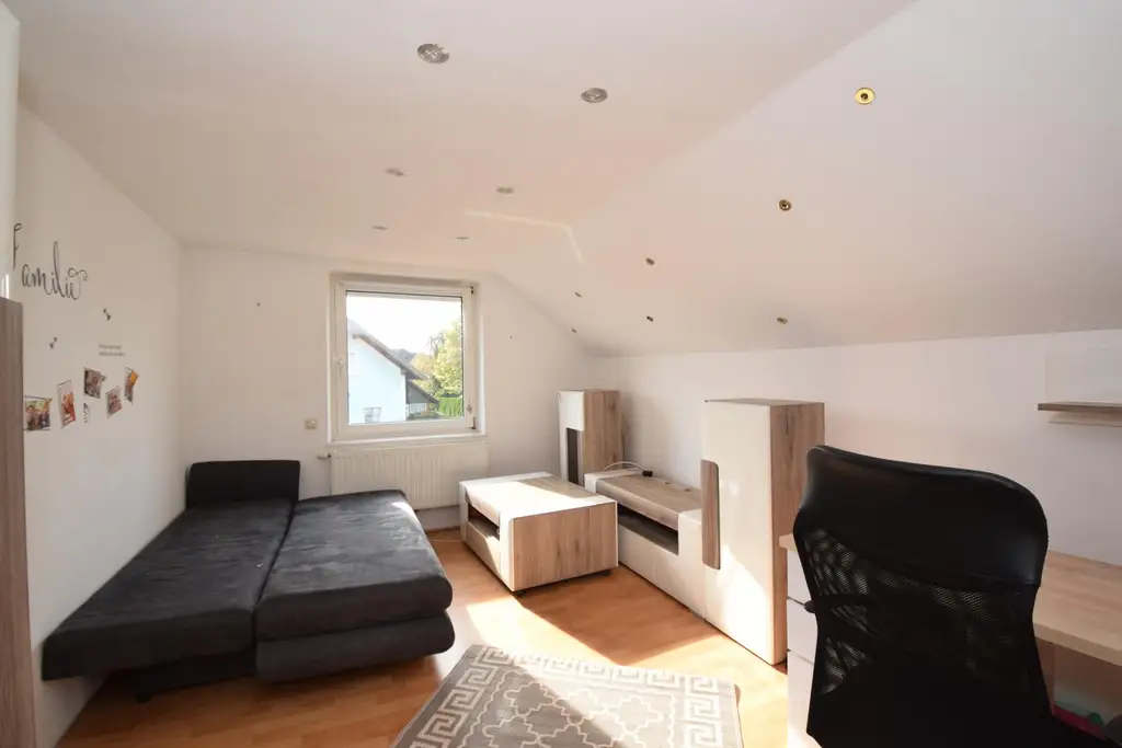 Geräumiges Haus mit Garten und Pool