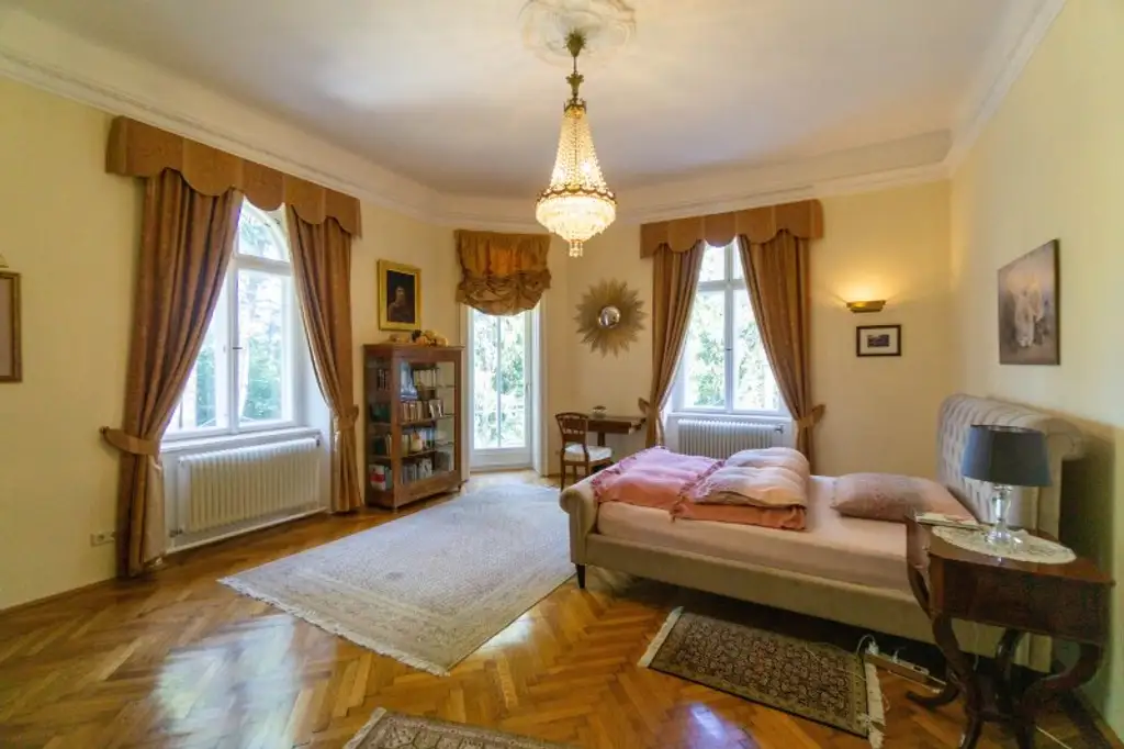 Schlossartige Villa auf über 6.600 m² teilbarem Bauland in einzigartiger Lage Pressbaums