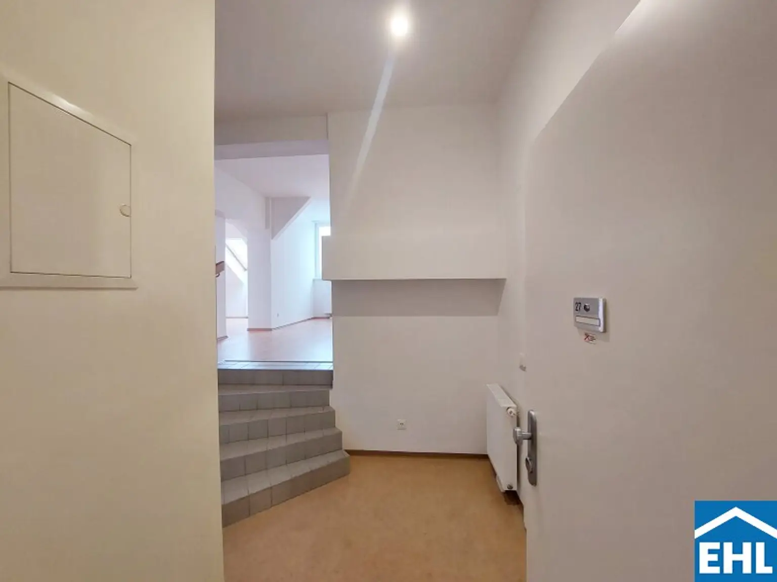 UNBEFRISTET! Großzügige 2,5-Zimmer-Wohnung mit 34m² Dachterrasse in 1050 Wien – Ihr neues Zuhause wartet!
