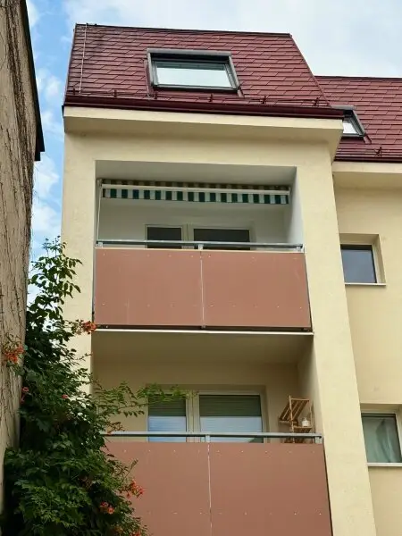 EIN TRÄUMCHEN! FRISCH SANIERT, HELL UND RUHIG MIT LOGGIA IM SCHÖNEN GERSTHOF