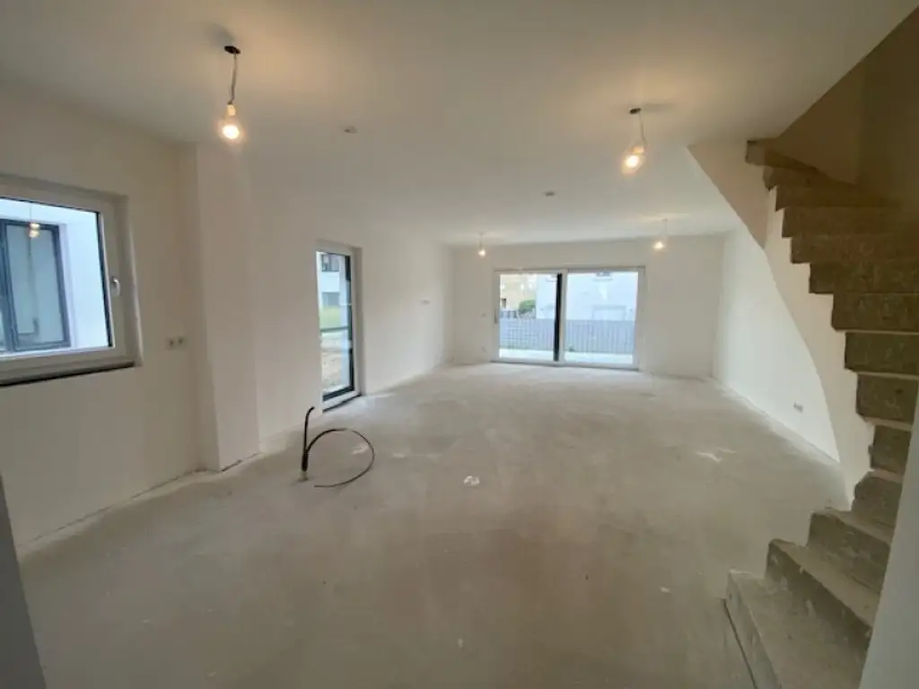 Moderne Doppelhaushälfte in Parndorf: Erstbezug mit Garten und Terrasse!