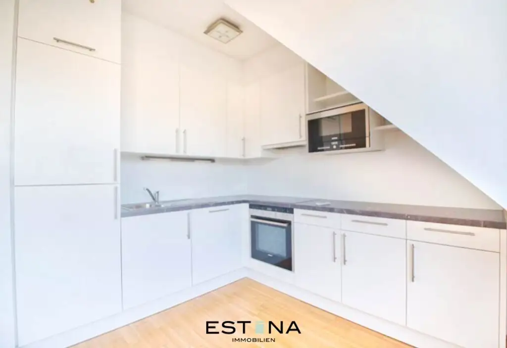 Charmante Dachgeschosswohnung mit Terrasse in Döblinger Bestlage