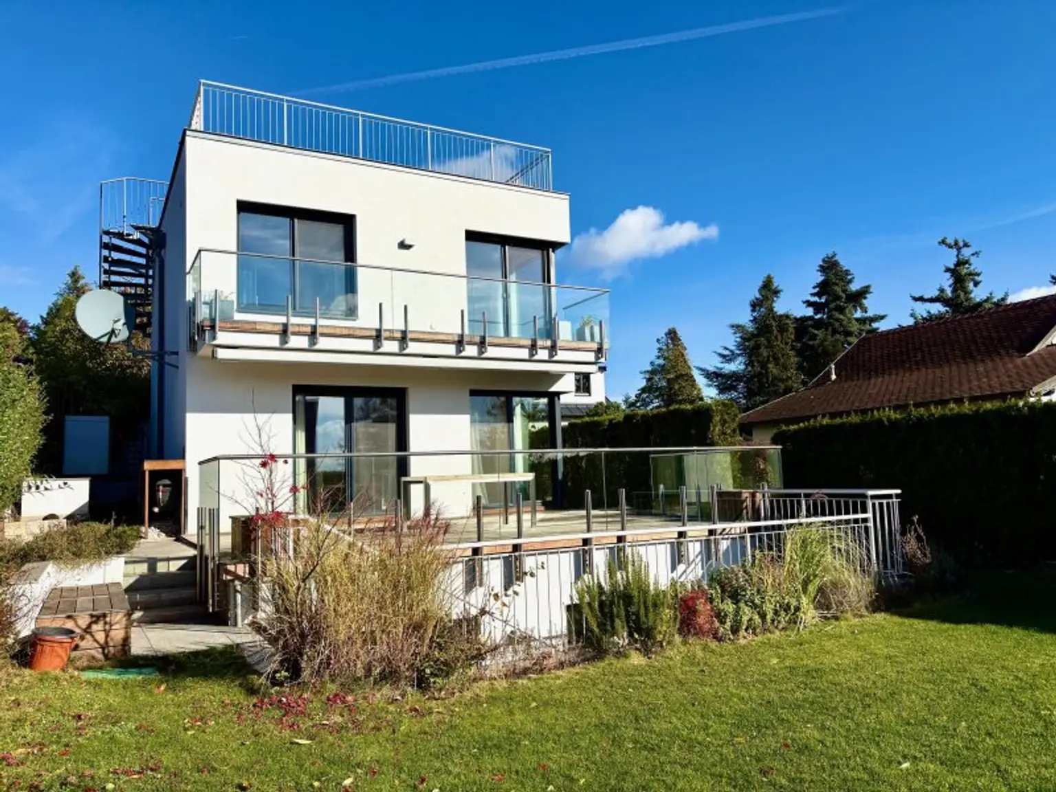 LUXUS-KLEINGARTENHAUS IM ALLEINEIGENTUM MIT WUNDERSCHÖNEM BLICK AM HACKENBERG