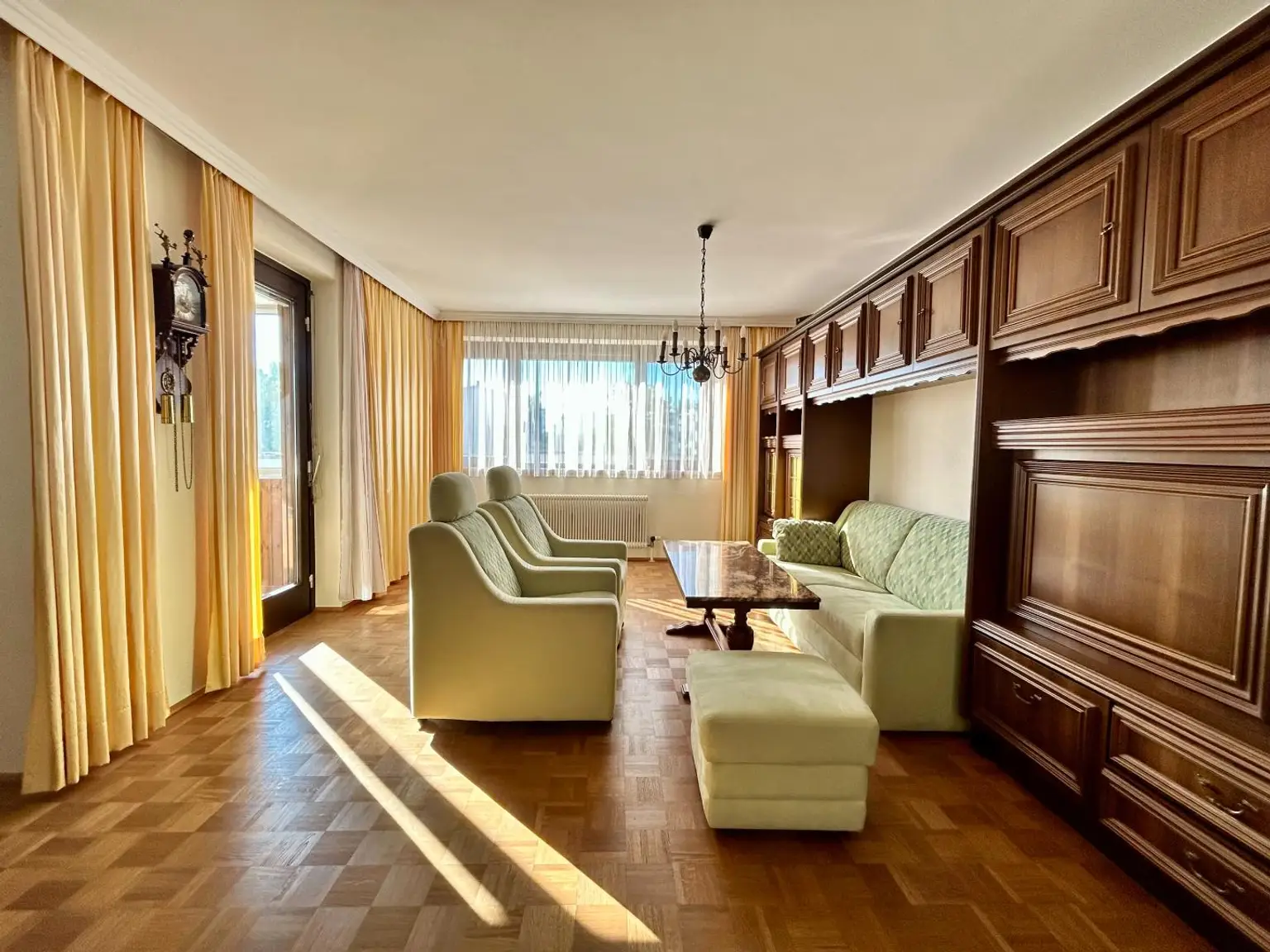 Großzügige 5 Zimmerwohnung inkl. Loggia und Garagenstellplatz