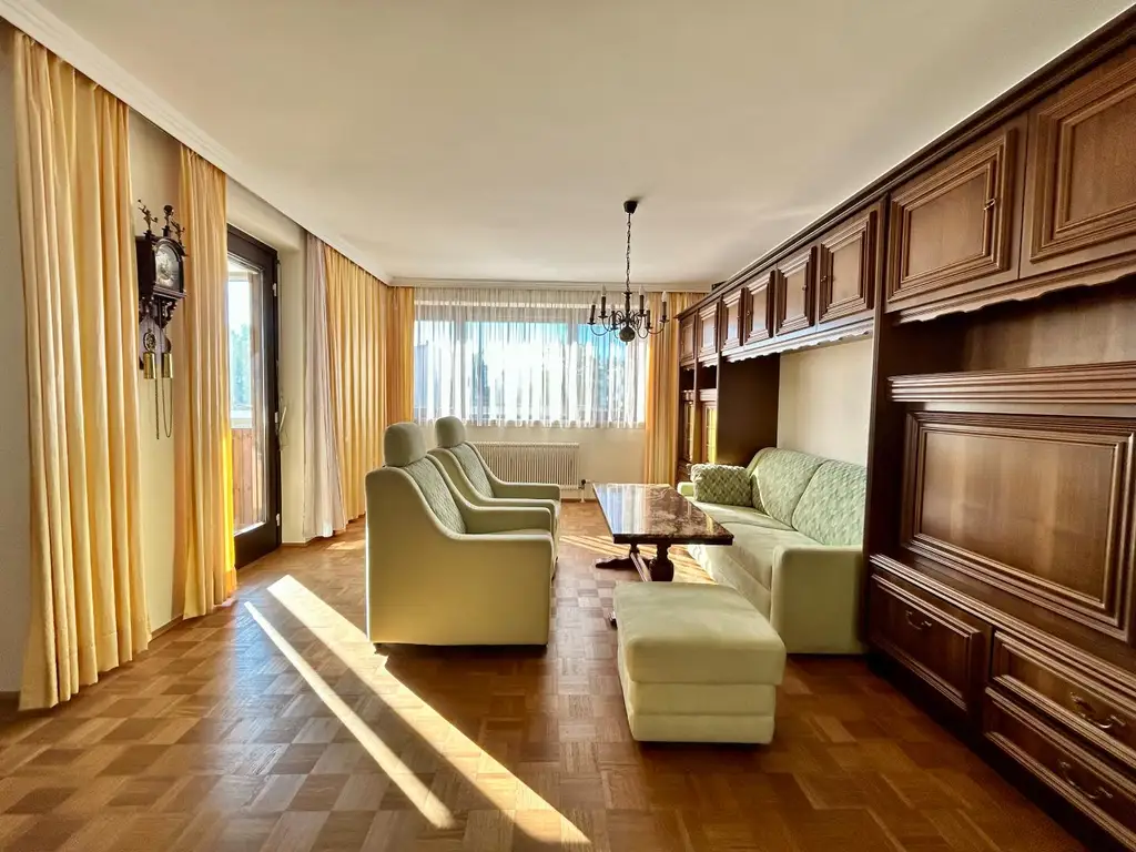 Großzügige 5 Zimmerwohnung inkl. Loggia und Garagenstellplatz