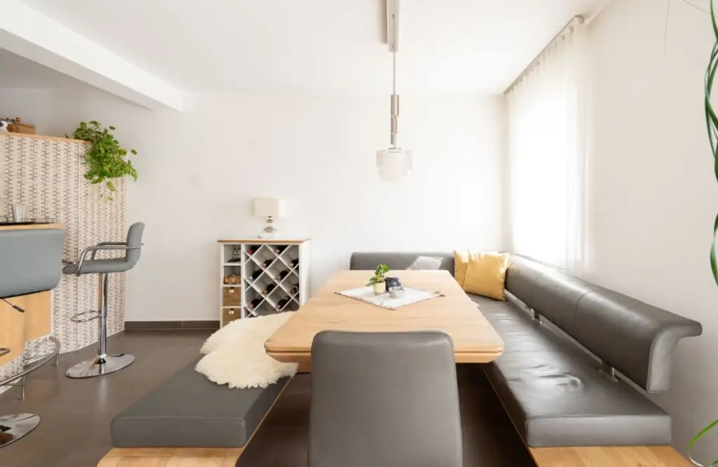 Traumhafte Doppelhaushälfte in Rutzing – Modernes Wohnen mit Pool, Kamin und großzügigem Garten!