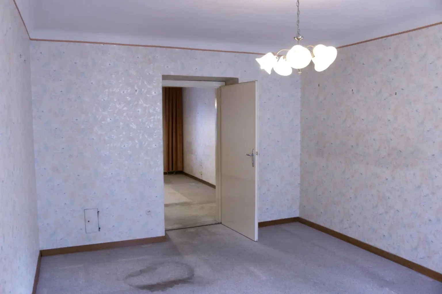 "2 Zimmer Renovierungsjuwel!"