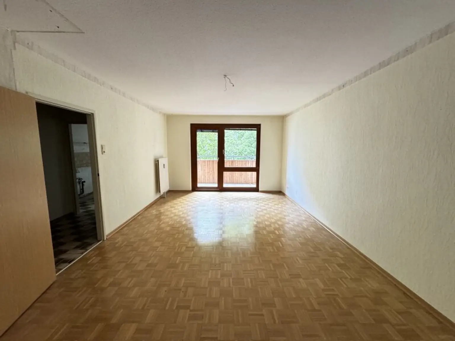 *Sanierungsbedürftiger Singel- oder Pärchenhit in Ruhelage mit Loggia bei U6 Dresdner Straße* Ab sofort verfügbar*