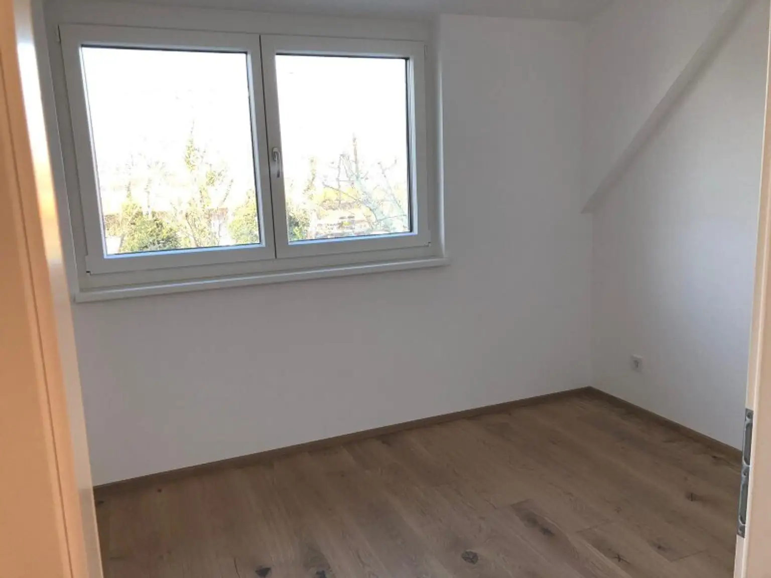 Moderne Anlegerwohnung mit Loggia und Tiefgaragenplatz