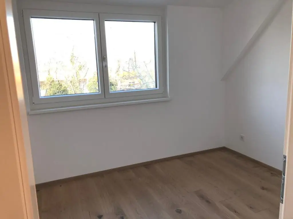 Moderne Anlegerwohnung mit Loggia und Tiefgaragenplatz