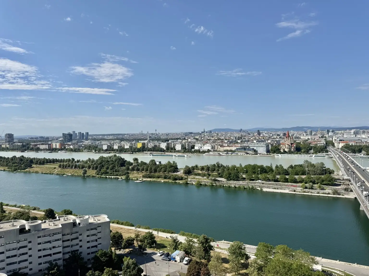 All in Miete - Doorman, Gym, Pool UND den schönsten Ausblick auf Stephansdom, Prater & Neue Donau
