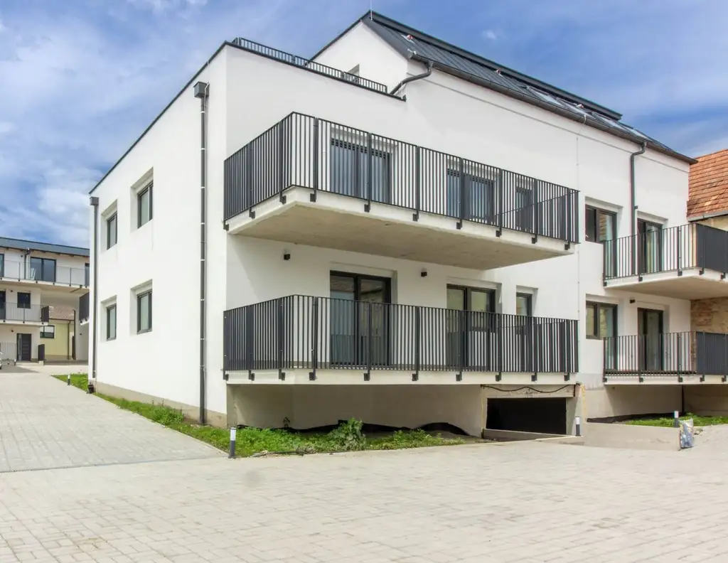 Sonnenstrahlen am Balkon - Erstbezug in Kleinhöflein