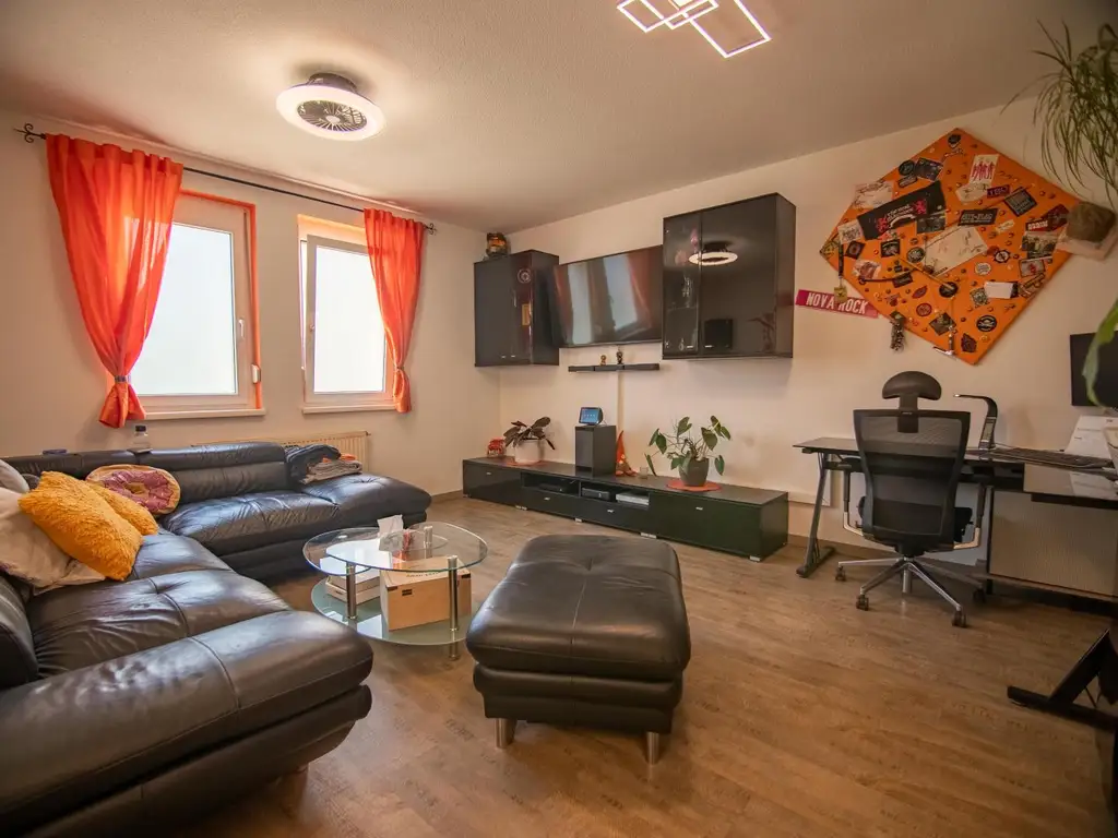 Schöne 3 Zimmer Wohnung mit Ausblick ins Grüne