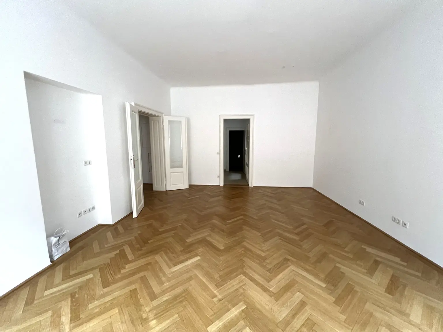 Charmante Altbauwohnung im Herzen Wiens / Charming apartment in an old-style building in the heart of Vienna
