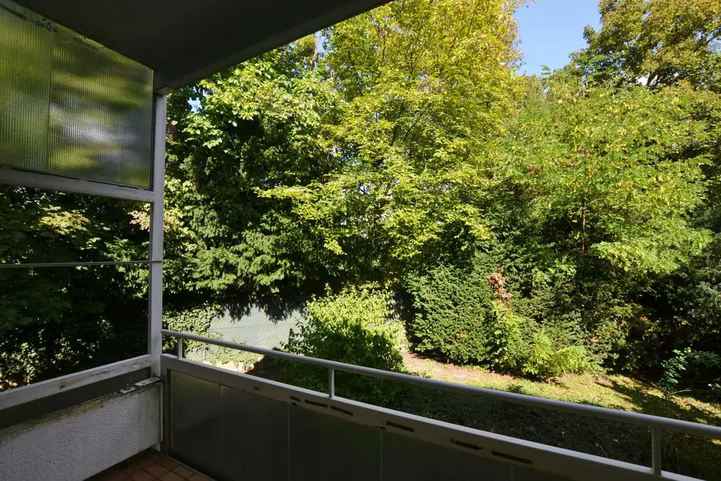 Großzügige 2-Zimmer-Wohnung mit Loggia in Grünruhelage