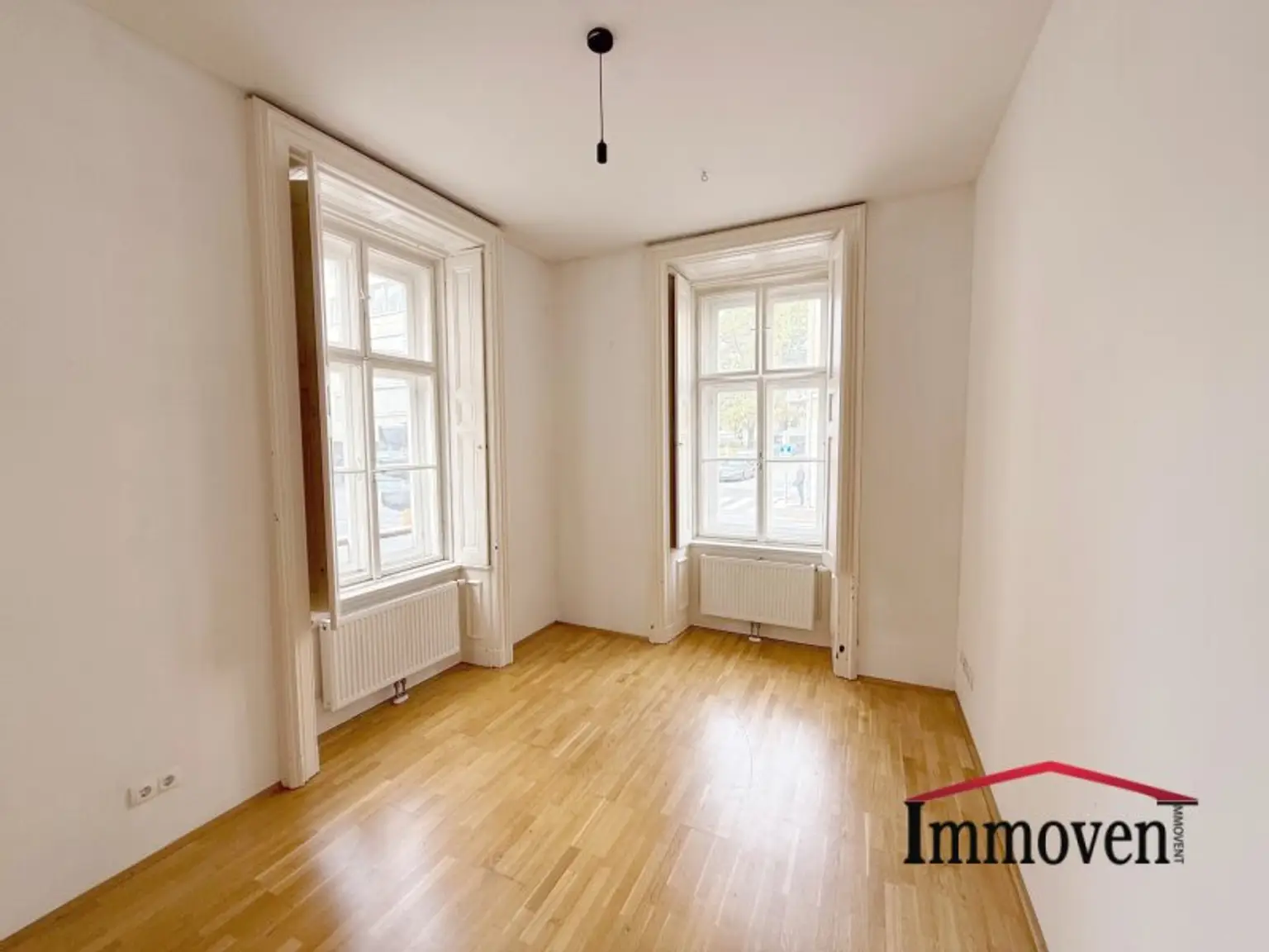 UNBEFRISTET -  Schönes, teilsaniertes Altbaubüro nahe Stadtpark und Karl-Franzens-Universität