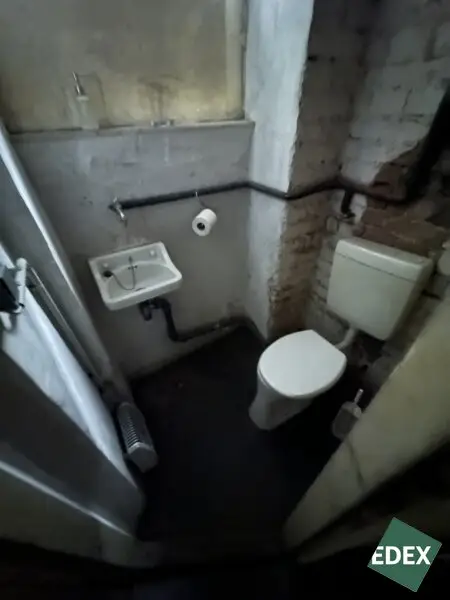 Yppenplatz - spannende Geschäftsfläche mit Gewölbekeller