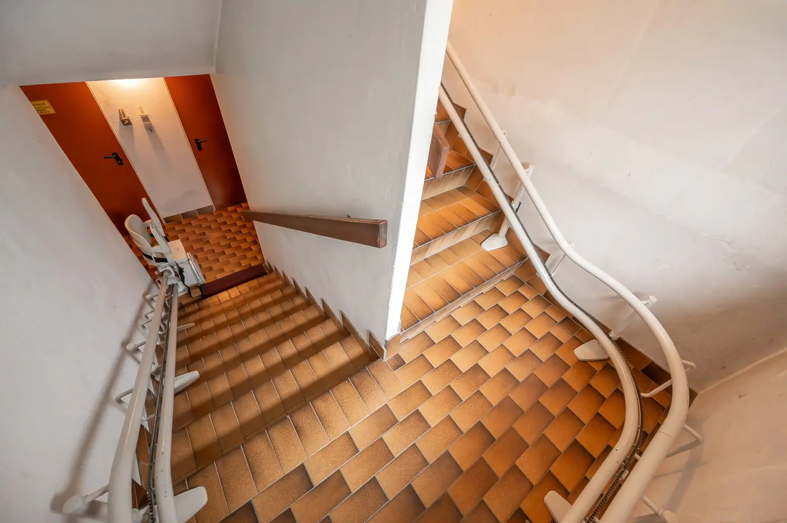 Treppenlauf in den Keller