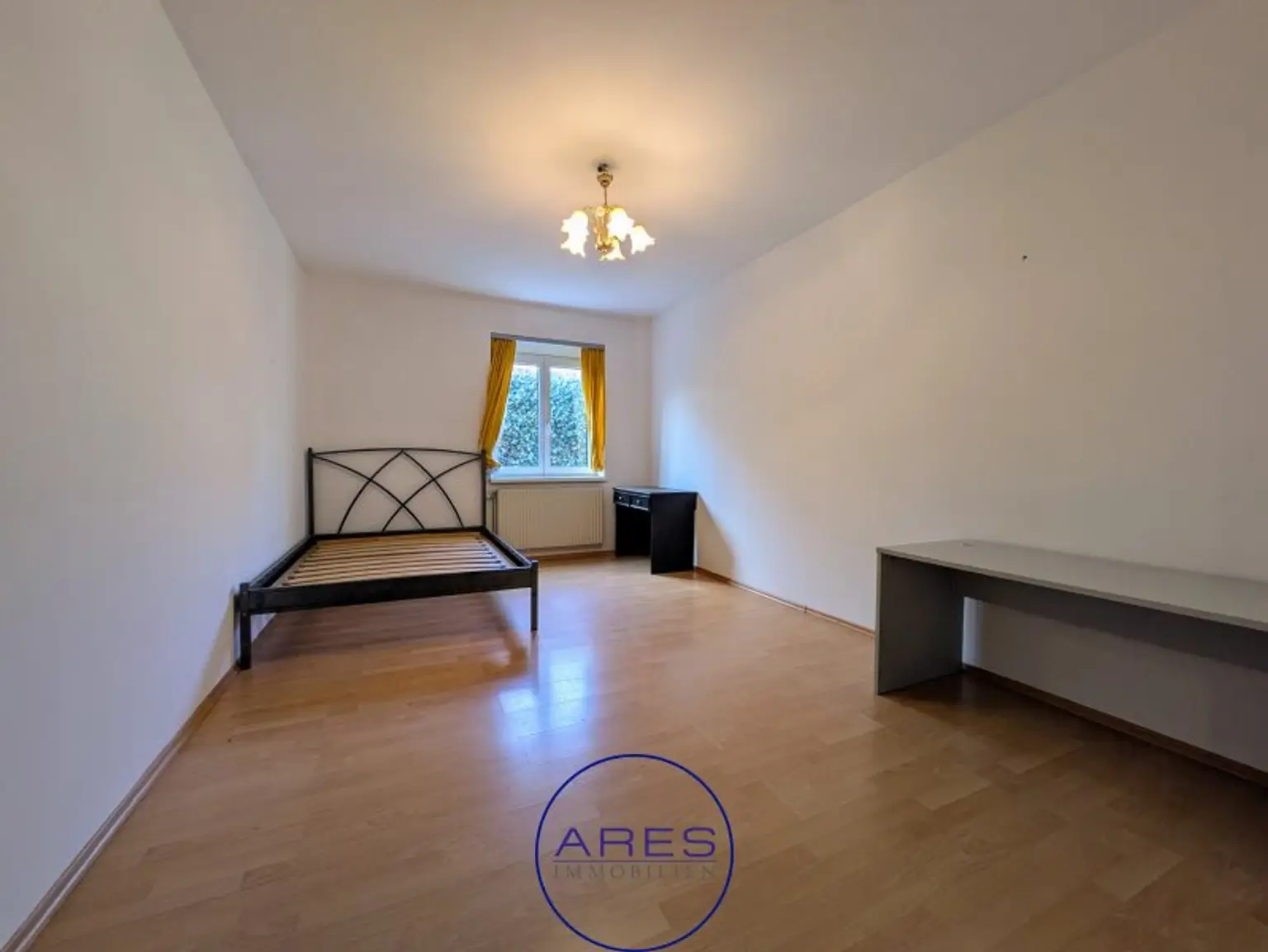 Zentrale Eigentumswohnung mit Loggia, WG-geeignet