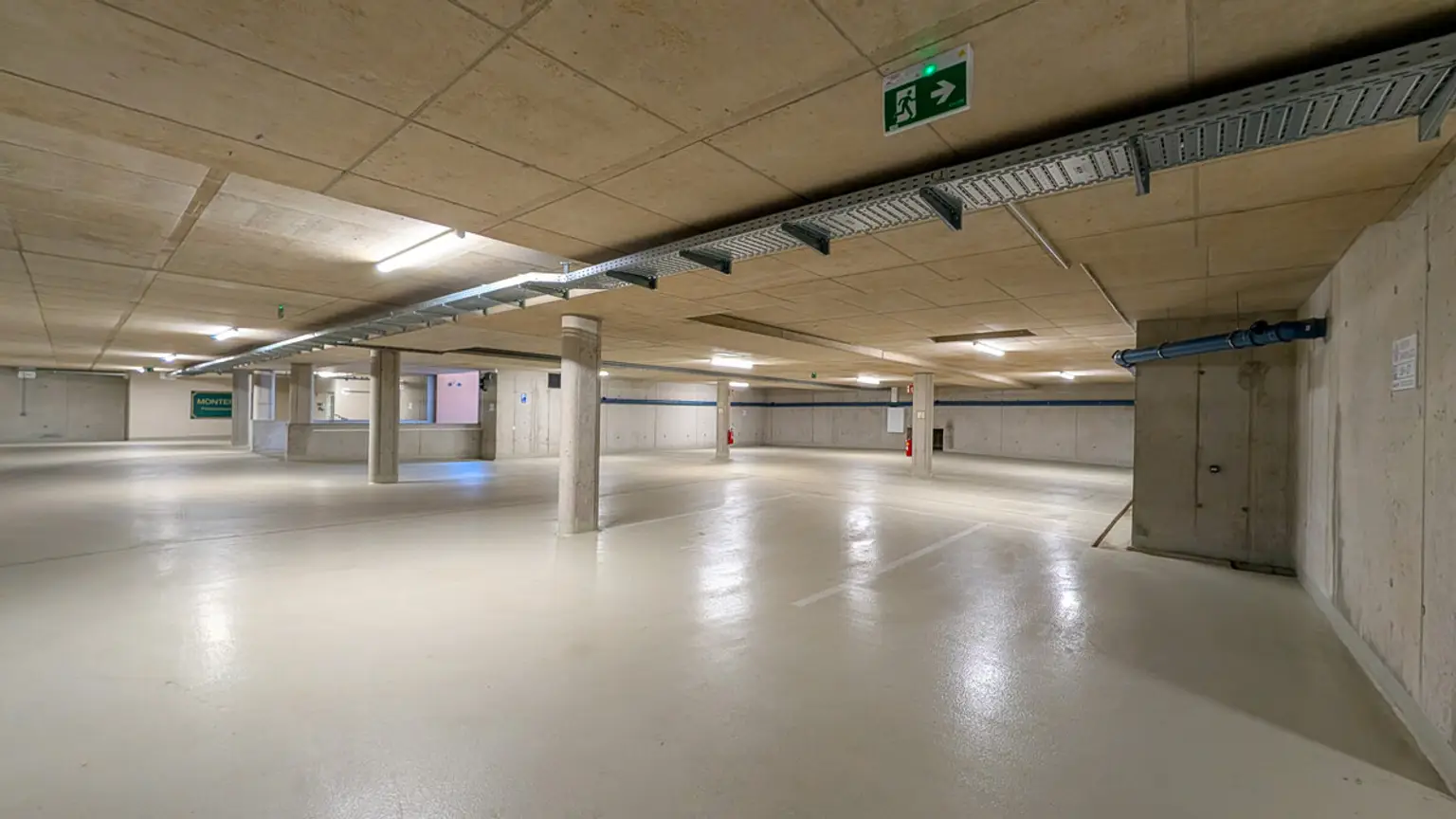 Geräumige Garage mit 2 Stellplätzen