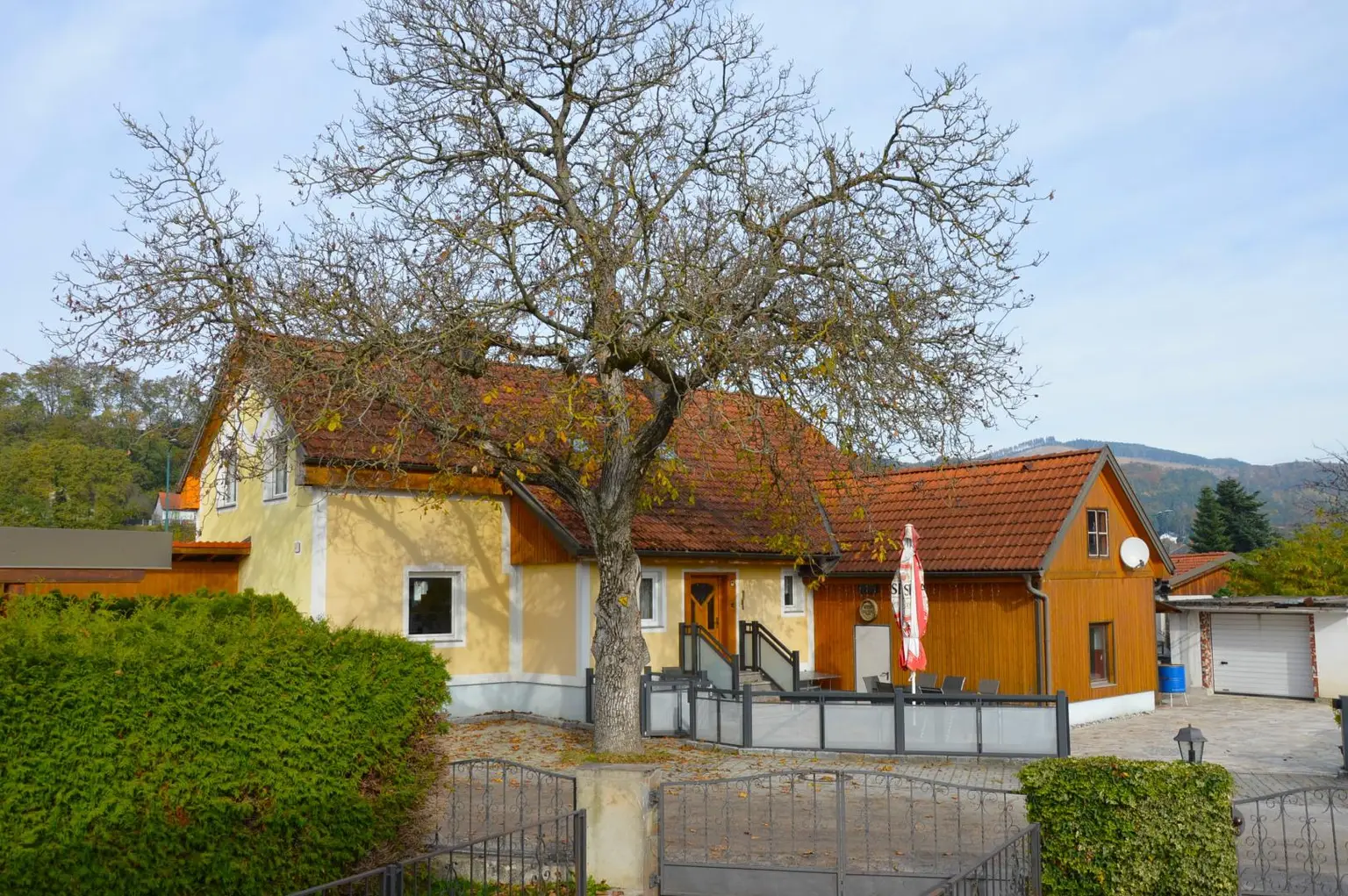 Geräumiges Haus mit Garten und Pool