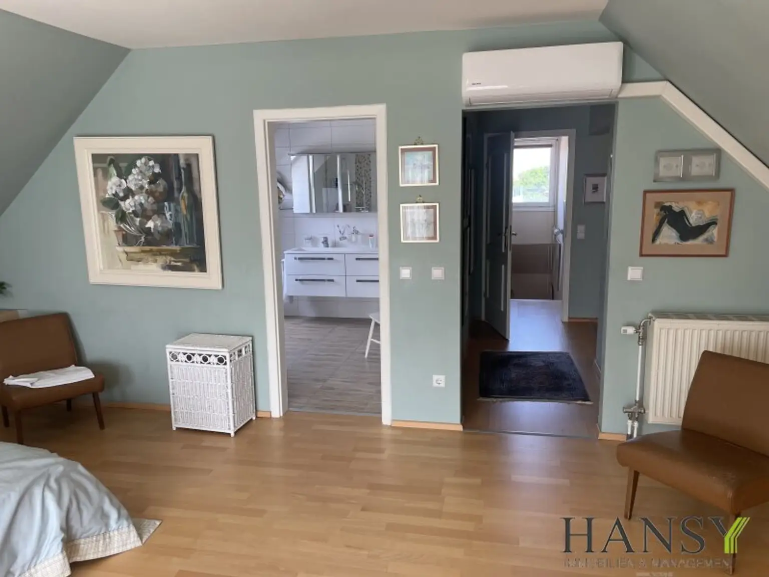 Neuwertiges Traum-Einfamilienhaus in Pfaffstätten: Stil, Pool und Gartenparadies!