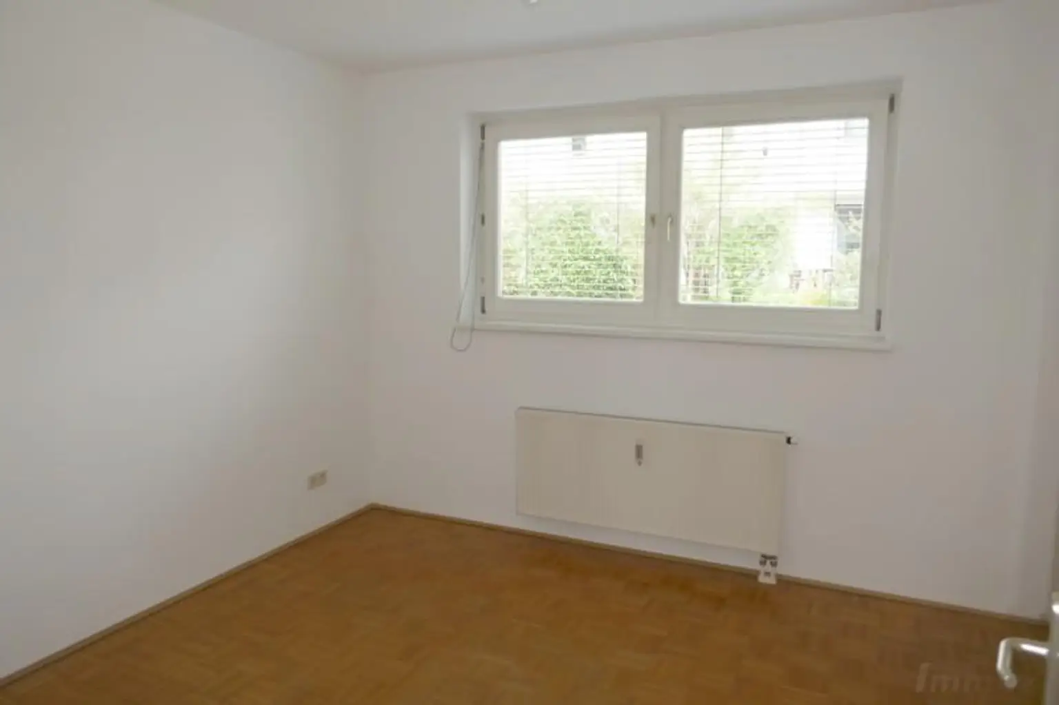 Große sonnige 2-Zimmer-Gartenwohnung bei LKH