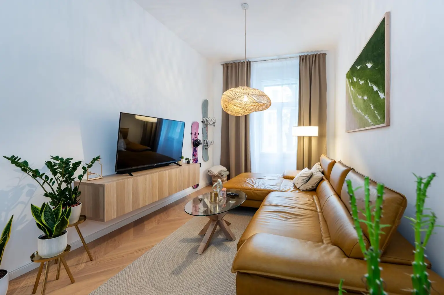 Stilechte, professionell generalsanierte Altbauwohnung mit Balkon