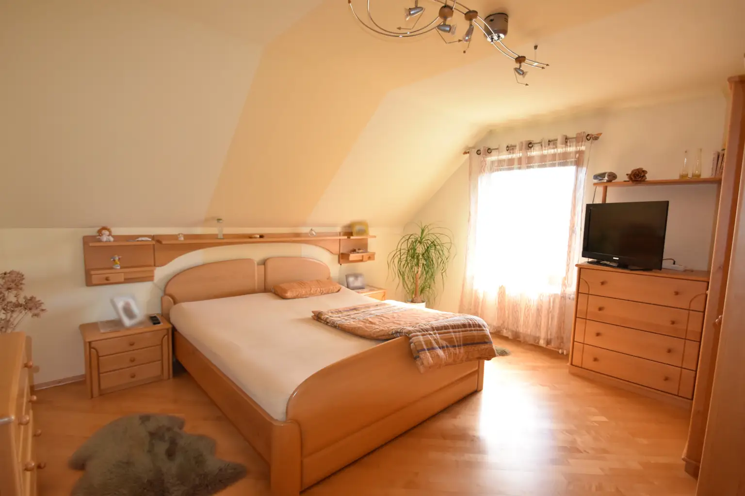 Wohnhaus mit Wintergarten, schönem Garten und Pool im Mostviertel