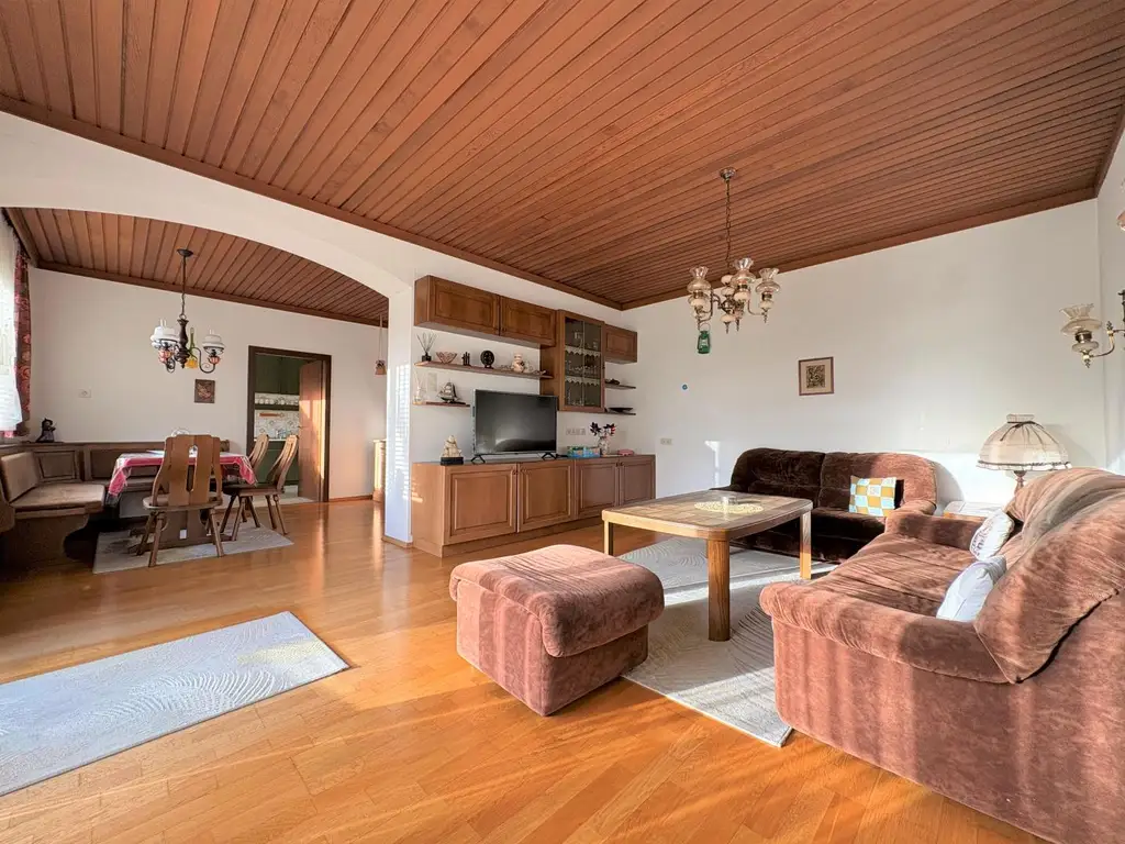 Wohnhaus in ruhiger Siedlungslage