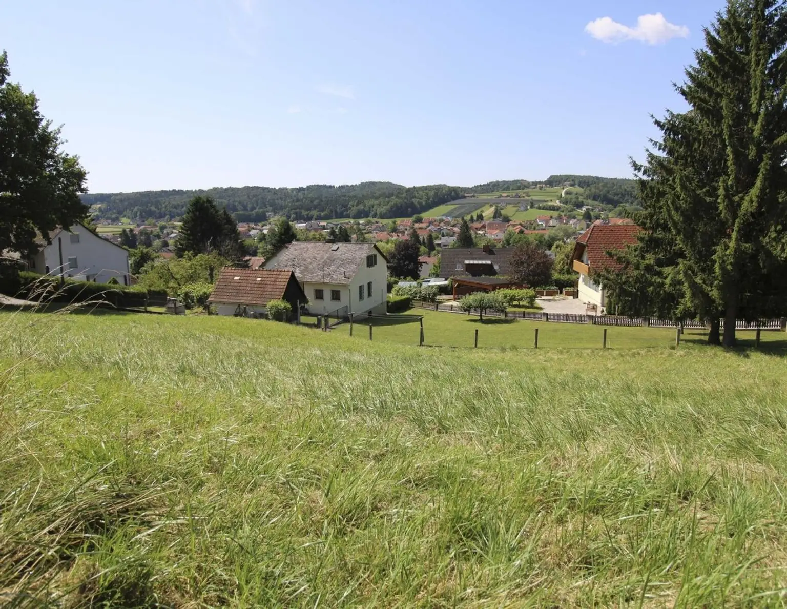 Rarität, schönes Baugrundstück in zentraler Lage mit Aussicht, leichte Hanglage, Baudichte 0,2-0,6