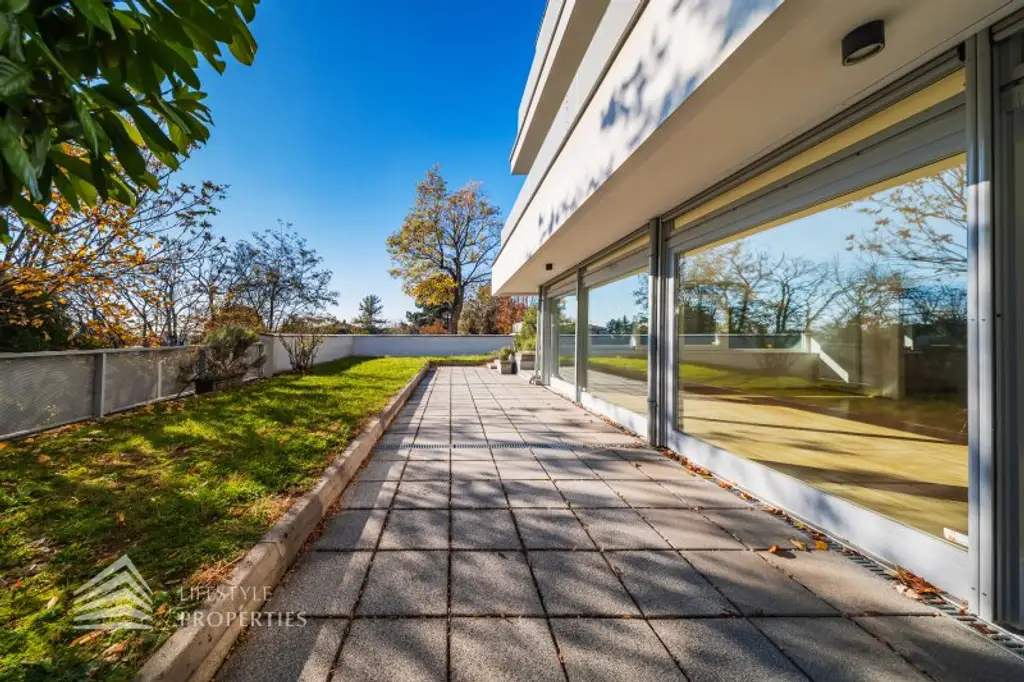 Wunderschöne 4 - Zimmer Wohnung mit Terrasse und Garten