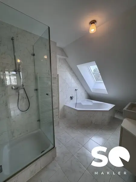 # SQ - HELLE, RUHIGE 2 ZIMMER DG-WOHNUNG INKL. TERRASSE - NÄHE RIVERSIDE - 1230 WIEN - TAG DER OFFENEN TÜR: 31.10.2025 14:00-17:00