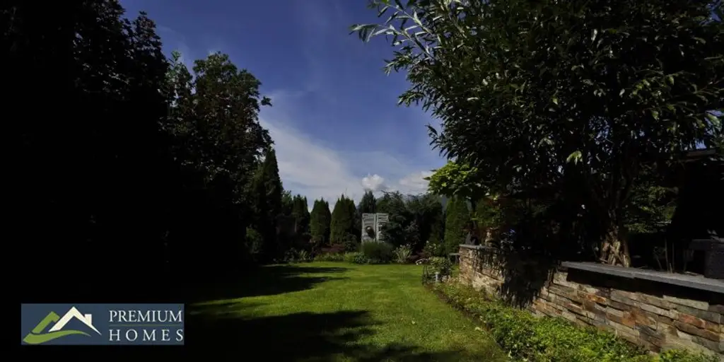 BREITENBACH am Inn - Großzügiges Einfamilienwohnhaus mit Terrasse, Balkon, Keller, Garage, zwei Carports, Garten, Gartenhaus, Geräte- und Holzschuppen